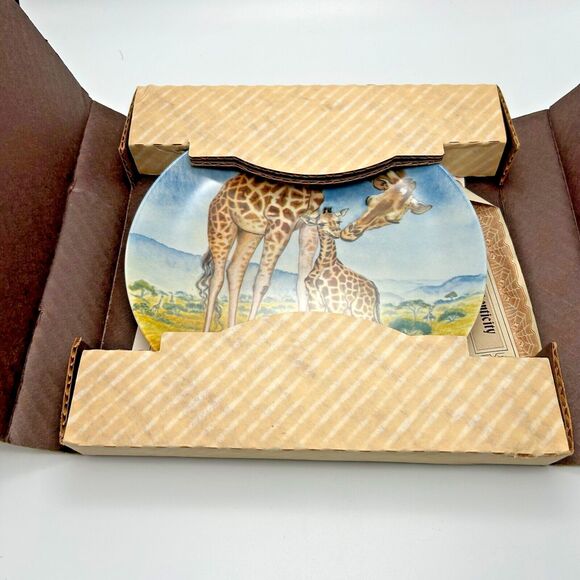 KNOWLES "A Kiss for Mother" 8.5" Plate w/ Box & COA - Yin-Rei-Hicks - Giraffes - Picture 7 of 9